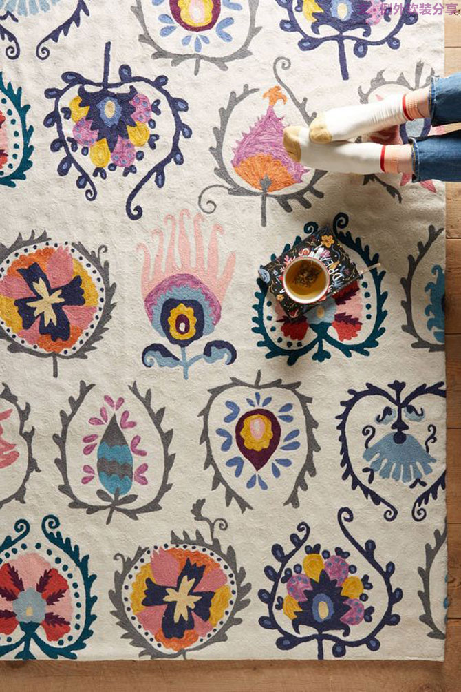 家里裝修太簡單不夠時尚？一張地毯全搞定！