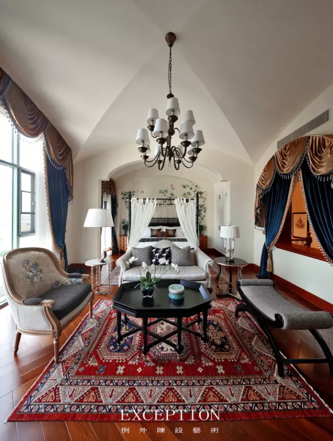 “十雅”魅力綻放，你們注意到女神手上的藍色錦魚了嗎？-別墅設(shè)計,軟裝設(shè)計,室內(nèi)設(shè)計,豪宅設(shè)計,深圳例外軟裝設(shè)計公司