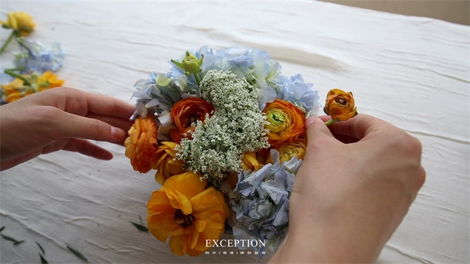 【幾分鐘.軟裝課堂】她用3分鐘搞定一個(gè)浪漫花球，就憑這些？-別墅設(shè)計(jì),軟裝設(shè)計(jì),室內(nèi)設(shè)計(jì),豪宅設(shè)計(jì),深圳例外軟裝設(shè)計(jì)公司